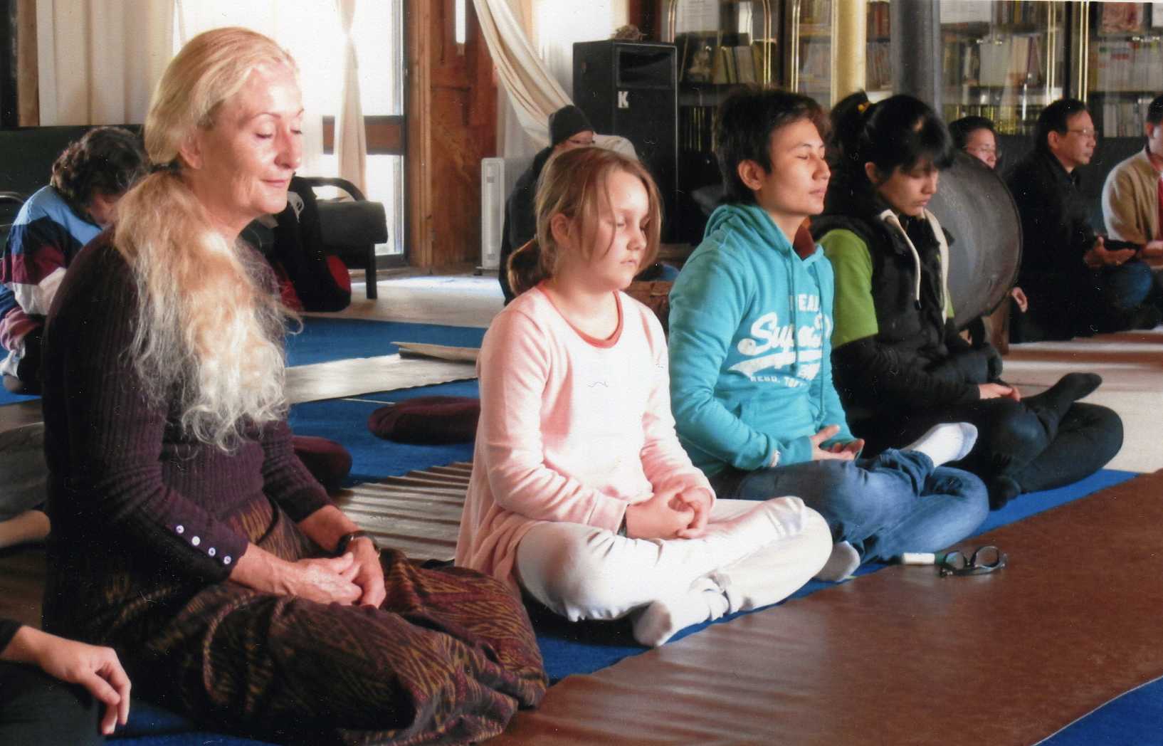 People are welcome to offer food to monks at 11 am and join the afternoon Dhamma talk and short meditation.